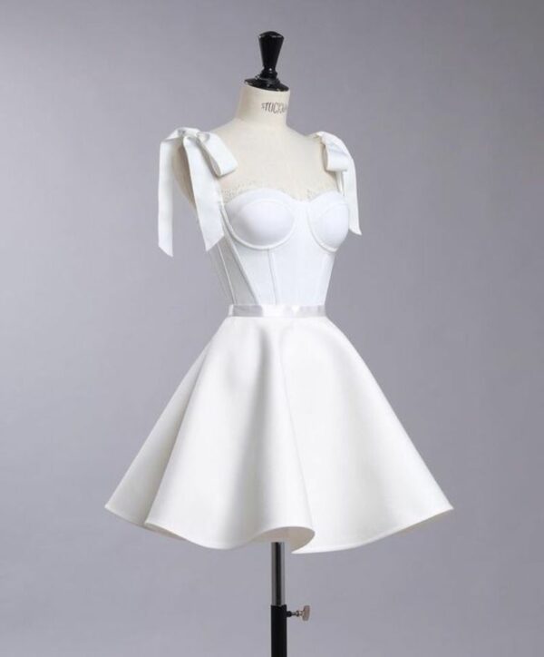 ชุดสีขาว