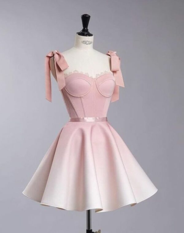 ชุดสีชมพู